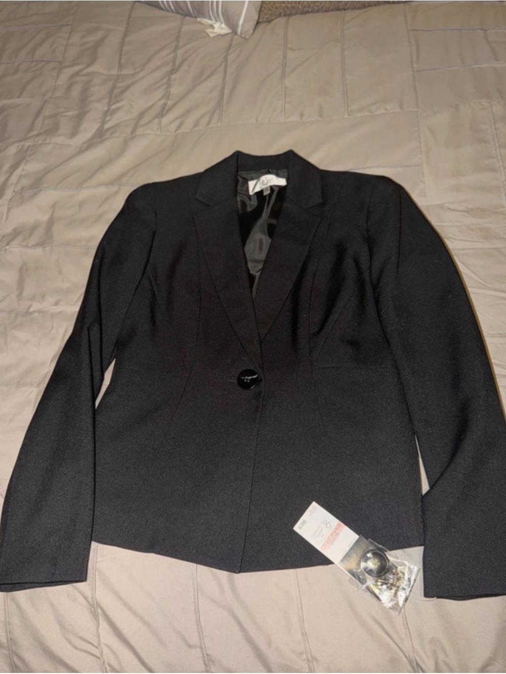 Le Suit Black Single-Button Women's Blazer